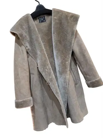 RAFRA 후드 부착 롱 코트 베이지 무스탕풍 경량 따뜻한