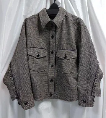 Gready Brilliant 체크 무늬 프릴 디자인 자켓