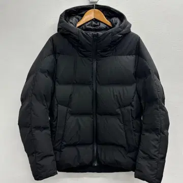 블랙 다운 자켓 후드 부착