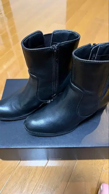 FAVAE 블랙 숏부츠 22.5