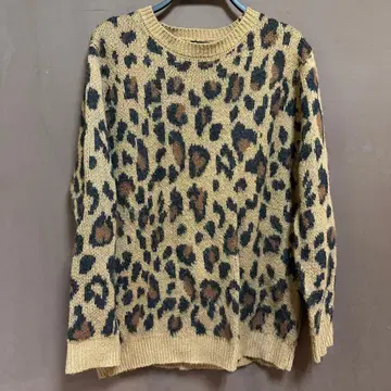 레오파드 무늬 니트 스웨터 M 사이즈