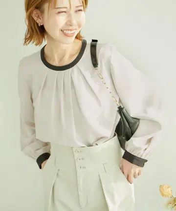 [ 로페피크닉 ] 화이트로부터의 해방/비대칭 턱 칼라 블라우스