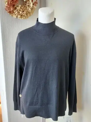 블랙 터틀넥 니트