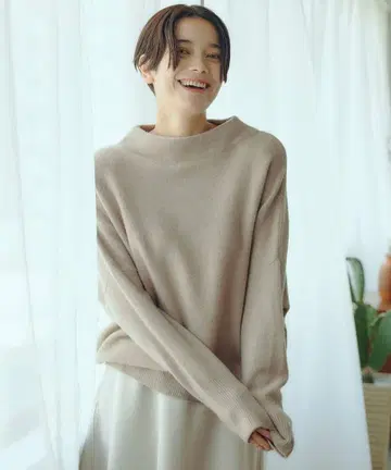 안피로 복슬복슬 보틀넥 니트