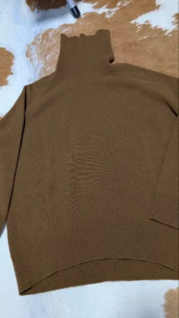 뮤즈 두지엠 클라세 카프리 니트 울 카멜