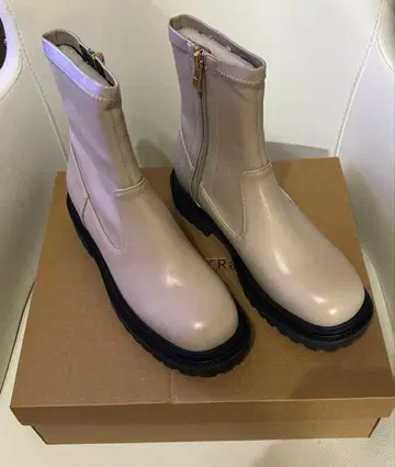 베이지 하이컷 부츠 지퍼 포함