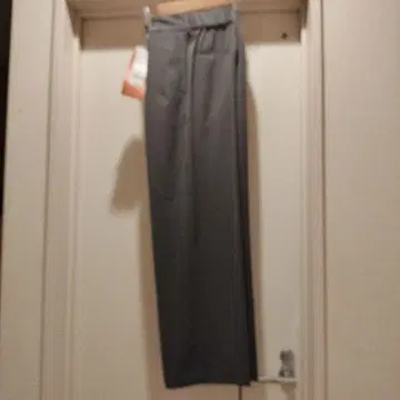 미사용 새상품 아름다운 실루엣 와이드 팬츠 S 사이즈