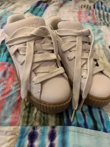 미사용 새상품 PUMA FENTY 화이트 스니커즈 24cm