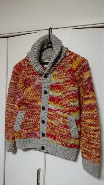 쿠오르토 카우친 스웨터