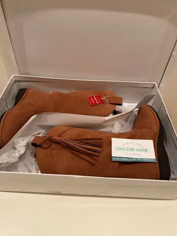 프린지 달린 브라운 부츠