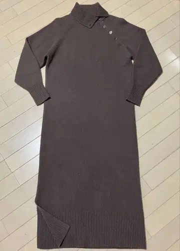 EMMEL REFINES 브라운 하이넥 롱 니트 원피스