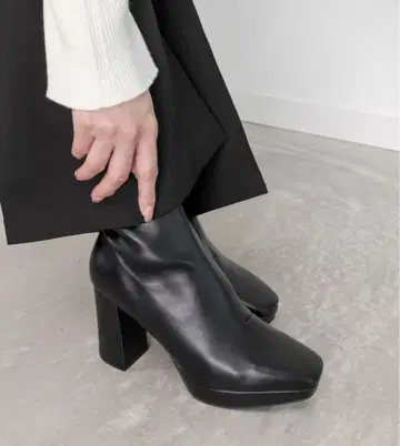 RANDA 스트레치 청키힐 숏부츠 블랙 M사이즈