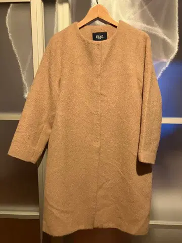 [ 연말까지 할인 ] 베이지 알파카 코트