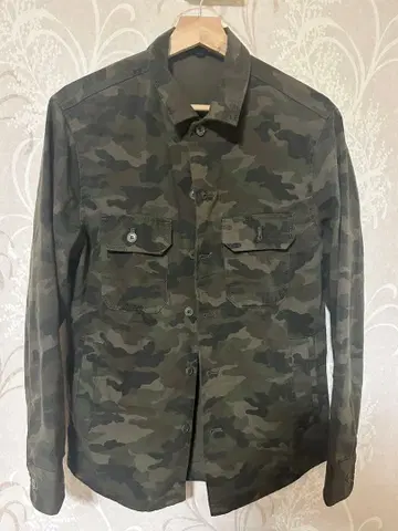 카모 패턴 긴팔 셔츠 포켓 부착