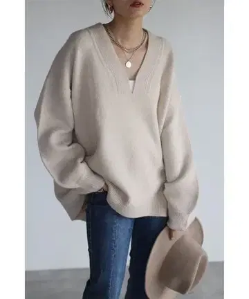 봉쥬르 사간 딥 V넥 니트