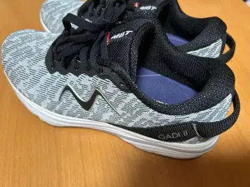 MBT GADI II 그레이/블랙 스니커즈