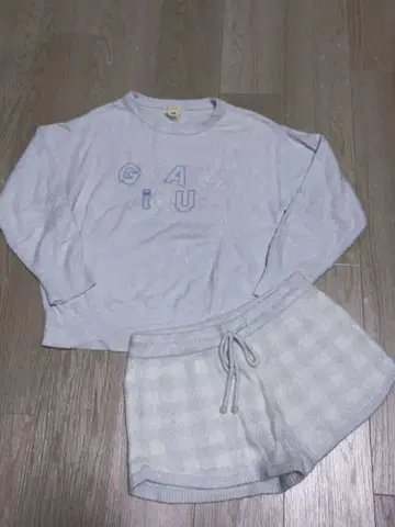 젤라또피케 로고 풀오버 + 라이트 블루 체크 숏팬츠 SET