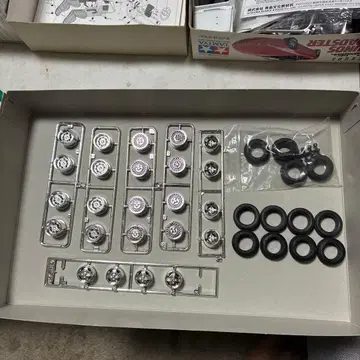 1/24용 휠, 타이어.
