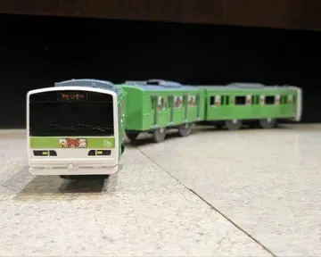 프라레일 미도리 야마노테선 리락쿠마 랩핑 기차