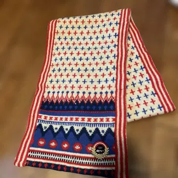 TSUMORI CHISATO 노르딕 무늬 라메 머플러