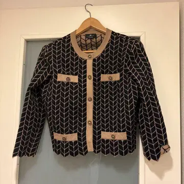 엘리자베타 프란키 노카라 자켓 블랙과 베이지