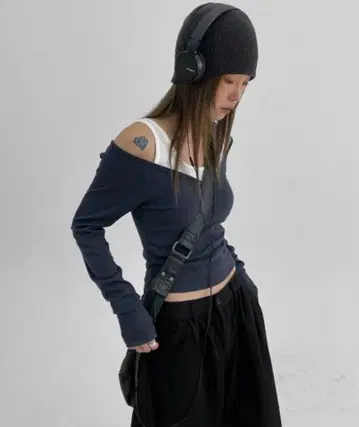 BLACKUP [MADE] 플래시 SET - 긴팔T셔츠 오프숄