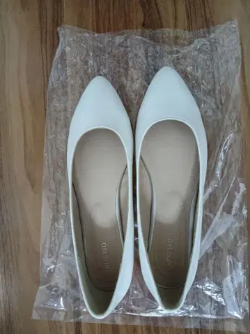 DRESKIP 화이트 스틸레토 플랫슈즈