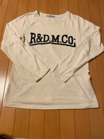 R&D.M.CO- 아이보리 긴팔 T셔츠