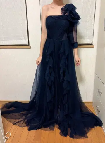 TS Couture 네이비 튤 비대칭 드레스