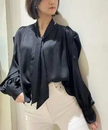 [새상품급] 폼 슬리브 타이 블라우스 블랙 anuans 아뉴앙스