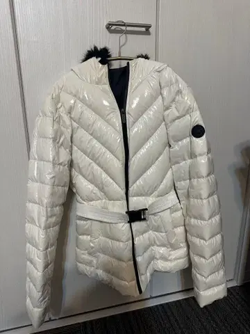 화이트 다운 자켓 벨트 포함