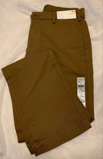 유니클로 치노 팬츠 76 슬림 핏