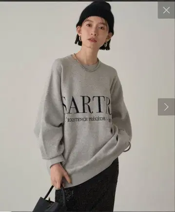 LOUNGEDRESS(라운지 드레스) 자수 로고 니트