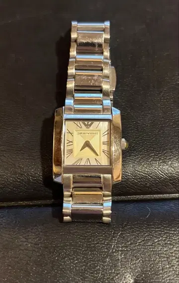 EMPORIO ARMANI 실버 쿼츠 시계