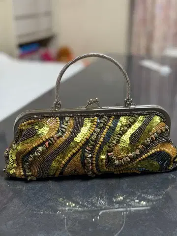 비즈 자수 클러치백