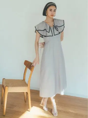 SNIDEL 프릴 칼라 슬리브리스 원피스