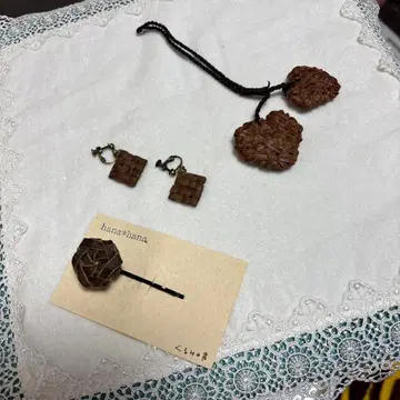 주말 세일! 산포도 참 & 귀찌! 호두나무 껍질 머리 장식 핀!