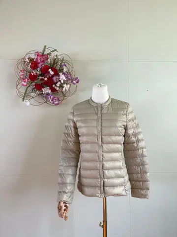 베이지 다운 자켓 사이드 포켓 포함