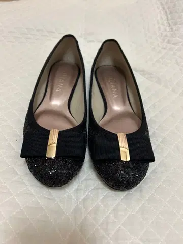 DIANA 블랙 플랫슈즈