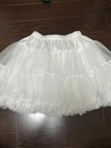 화이트 프릴 파니에 100% 폴리에스테르