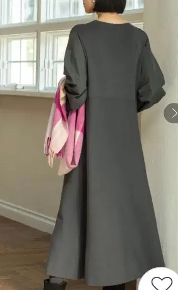 소매 도킹 플레어 니트 원피스 차콜 그레이