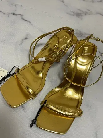 ZARA 골드 스트랩 샌들