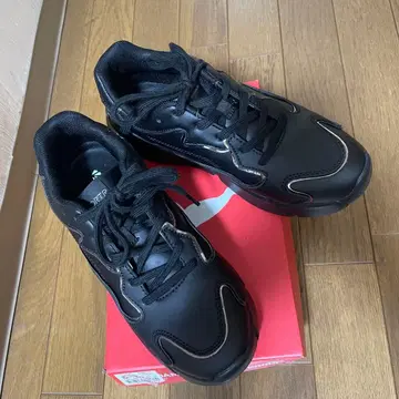 ORiental TRaffic 메탈릭 라인 통굽 스니커즈 23.5cm