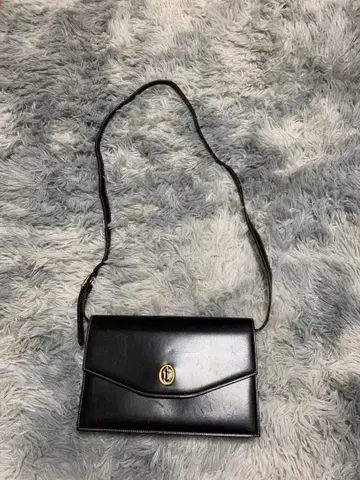 블랙 가죽 숄더백 이탈리아제