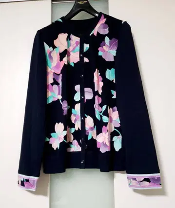 컨디션 최상 레오나르 스테디셀러 긴팔 가디건 38