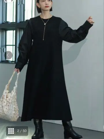 소매 도킹 플레어 니트 원피스 블랙