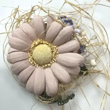 [ 미사용 ] 핑크하우스 거베라와 작은 꽃 부케 짚 포함 코사지