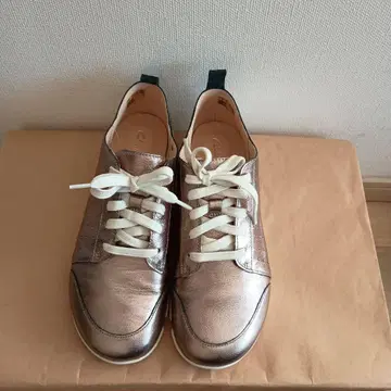 가죽 스니커즈 골드