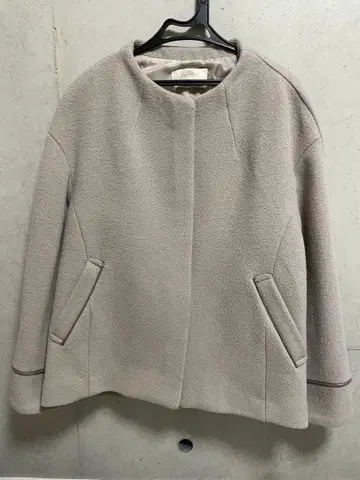 노칼라 베이지 코트