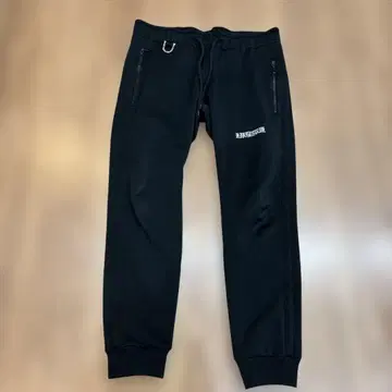 블랙 조거 팬츠 자수 로고 포함